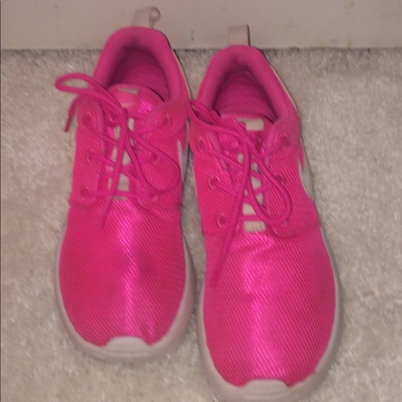 Pink Nikes - Picture 2 of 4